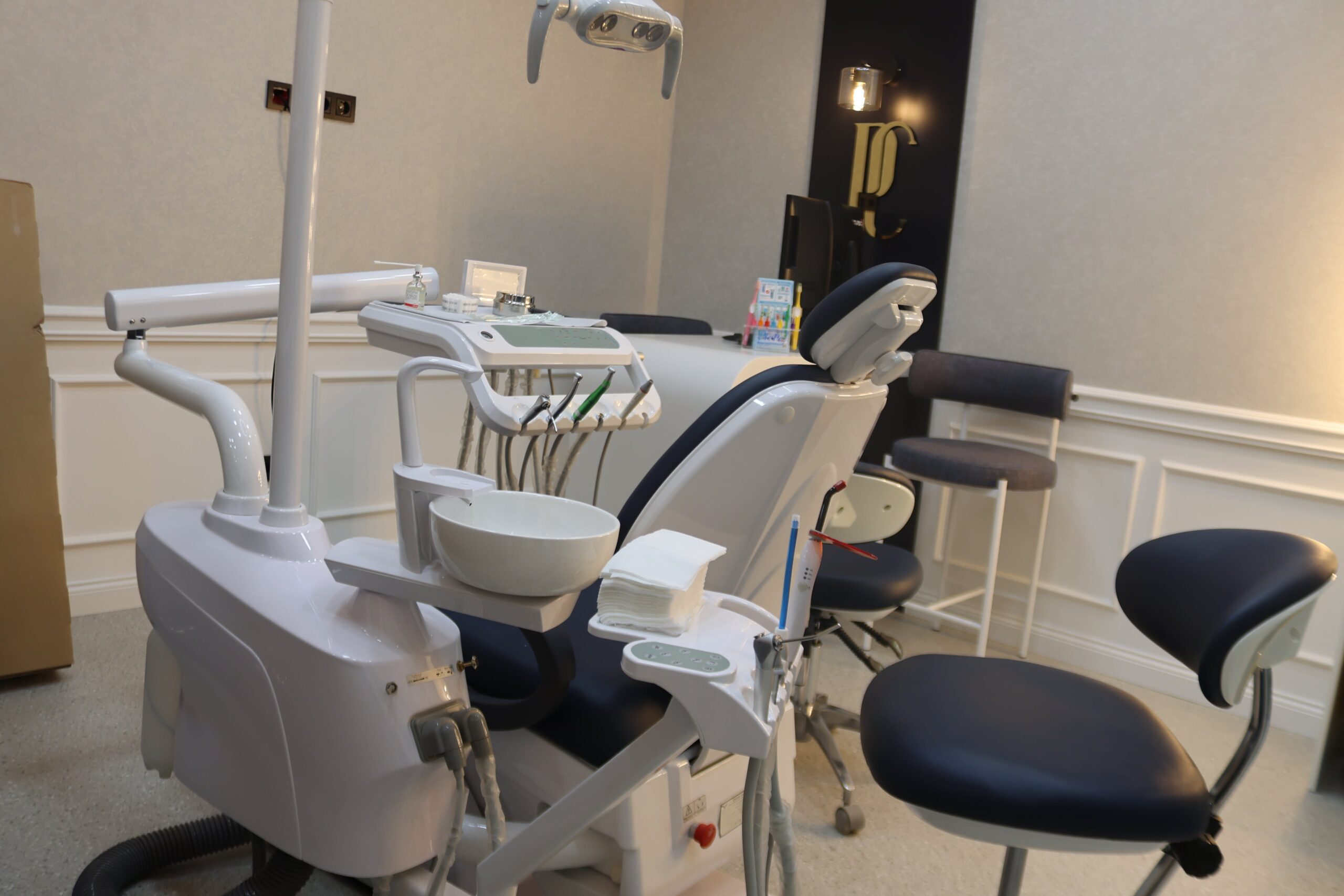 dental-chair-in-moderately-bright-room.jpg