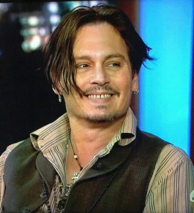 johnny-depp-smiling-showing-teeth.jpg