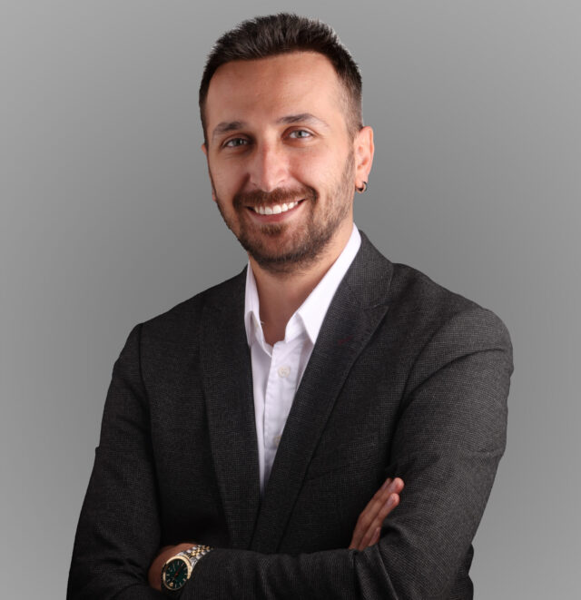 Onur dr-onur-erdem-smiling-with-hands-folded.jpg