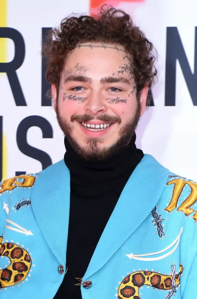 post-malone-smile-with-daimond-encrusted-grills